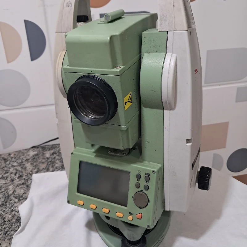 1241-estacao-total-leica-ts-02